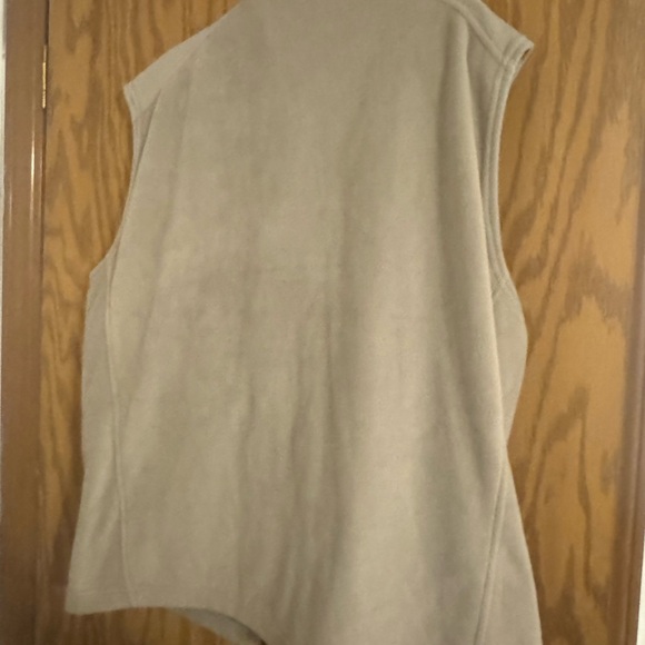 Columbia Sportswear Company Steens Mountain Vest Size XL Color Tan/Beige. - Picture 7 of 9